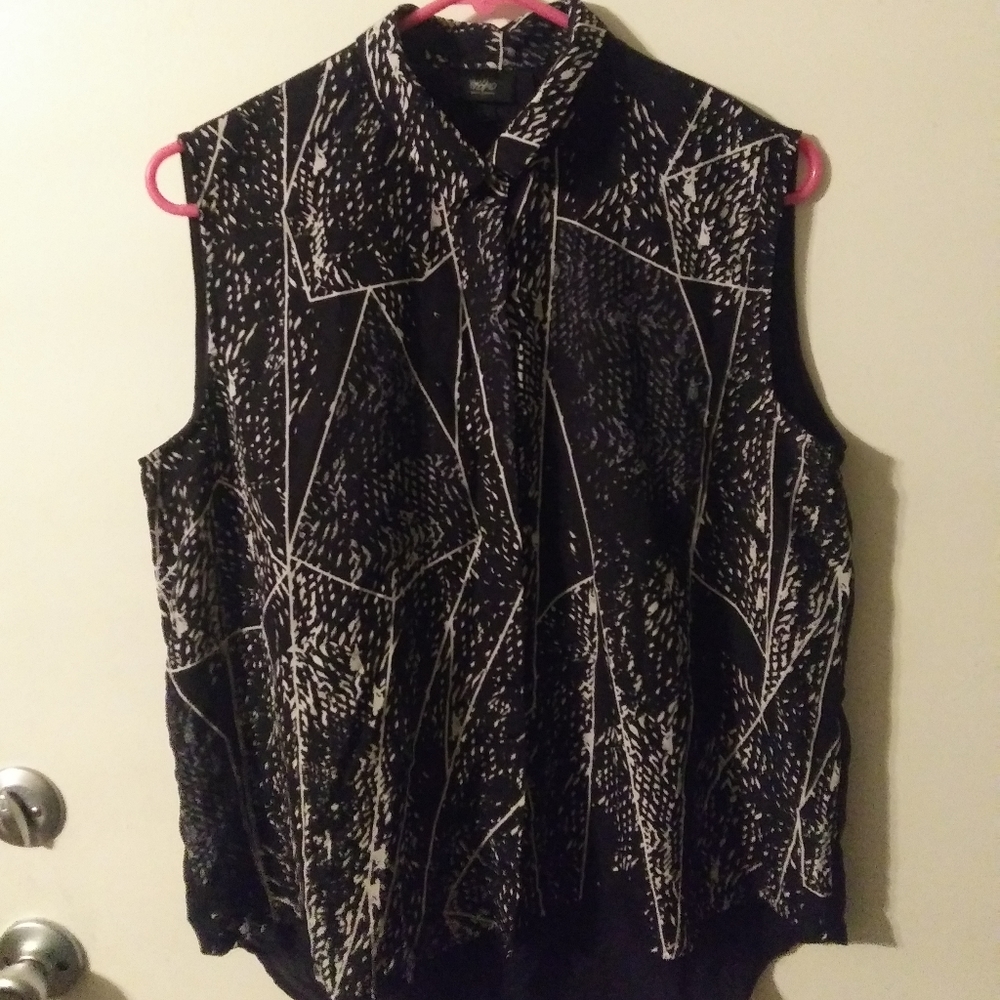 Mossimo no sleeve button up blouse